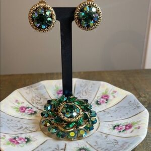 1950’s Green Aurora Borealis Gold Tone Brooch & Clip-on Earrings Set